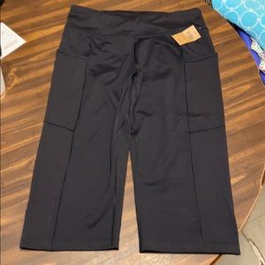 Women’s  Capris Medium